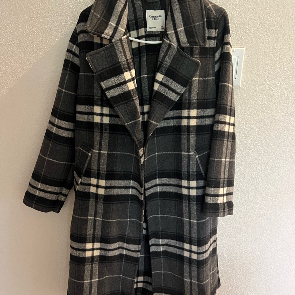 Abercrombie & Fitch Black and White Trench Coat Timeless Design